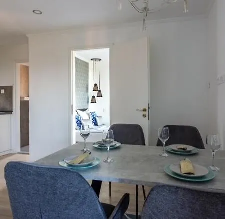 Azur 1 - Panoramic Escape Apartment Balatonalmadi