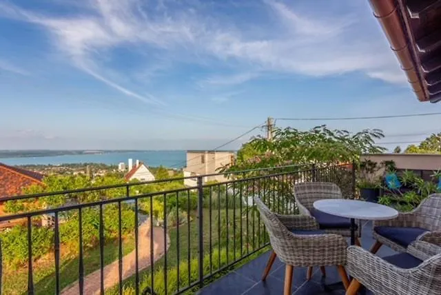 Azur 1 - Panoramic Escape Appartement Balatonalmádi